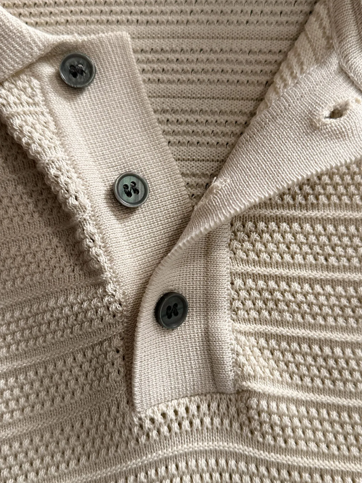 Next day shipment LP high quality Loro Piana 26ss New Arrival men's short-sleeved T-shirt Made of combed cotton yarn knitted cotton fabric, no pressure when entering and exiting the counter Exclusive control of raw materials It feels substantial when weighed, and the upper body is more textured than ordinary T-shirts. This texture can cope with the weather easily and is suitable for both hot and cold! Loose fit design, looks noble. The only correct version is available Size: M to XXXL